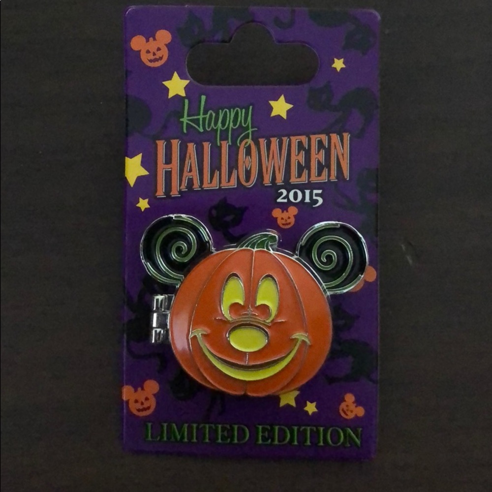 Limited Edition Halloween Pin 🎃